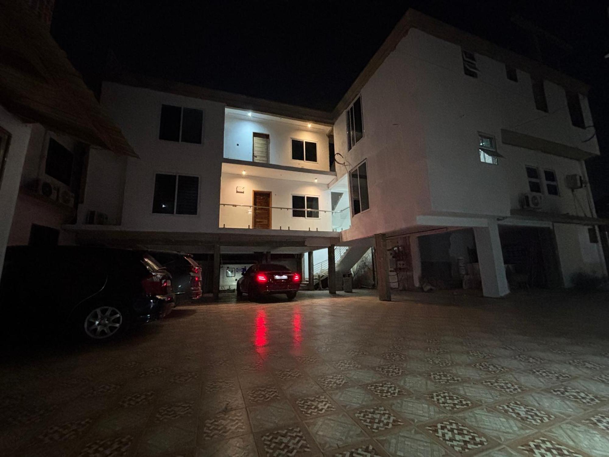 Bonsukoda Lodge Madina Exterior photo