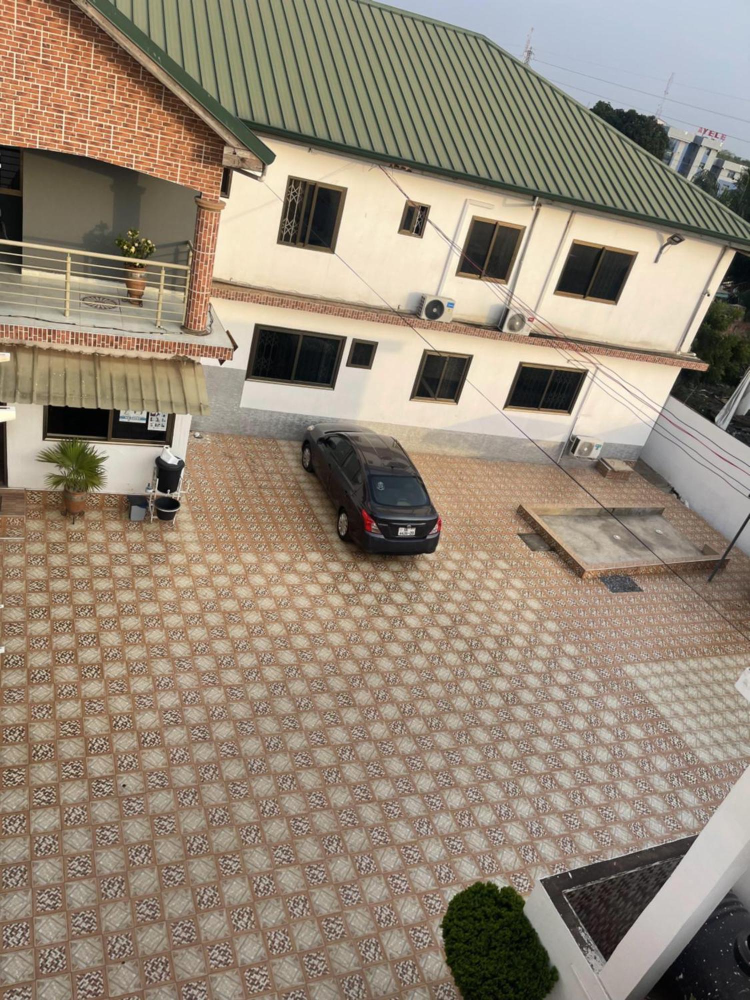 Bonsukoda Lodge Madina Exterior photo